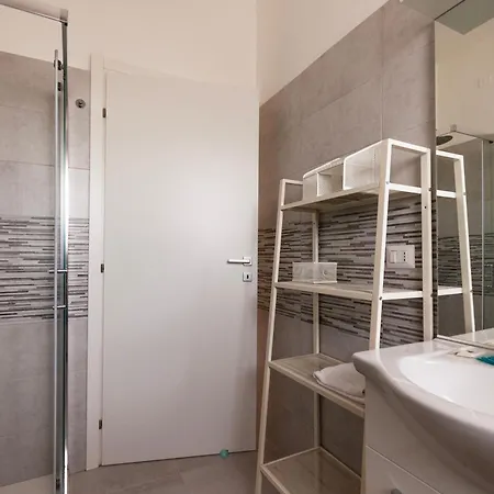 Youhosty - Paul Valery Ter Apartment Milan