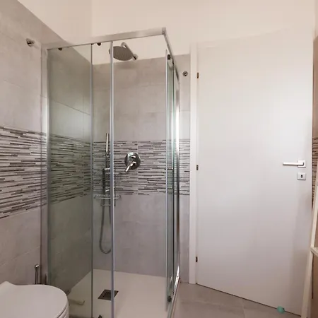 Youhosty - Paul Valery Ter Apartment *